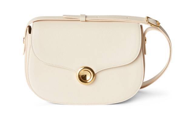 ロロ・ピアーナ新作「ギエラ・バッグ」煌めく円形メタル、ショルダー＆クロスボディの2WAY仕様で