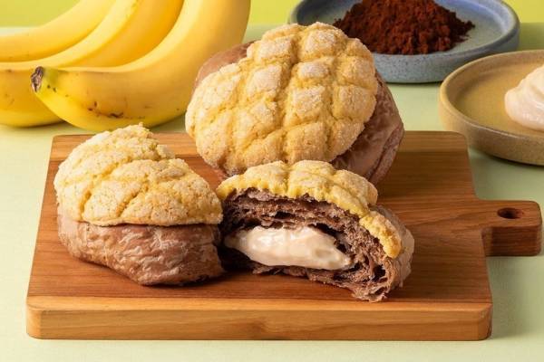 「東京ばな奈の伝説のメロンパン」“東京ばな奈”型クッキー生地＆バナナカスタード入り、JR東京駅限定で