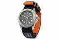 ポーター×シチズン“旅”テーマの腕時計、レスキューオレンジやミリタリーカーキの針