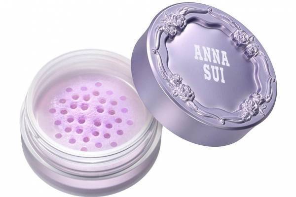 アナ スイ“水ぴしゃっ”冷感フェイスパウダーが24年夏にリニューアル、ひんやり爽快感×カバー力の両立