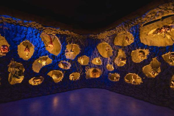 鳥取「水木しげる記念館」リニューアル - 『ゲゲゲの鬼太郎』原画ほか、水木の波乱万丈な生涯に迫る