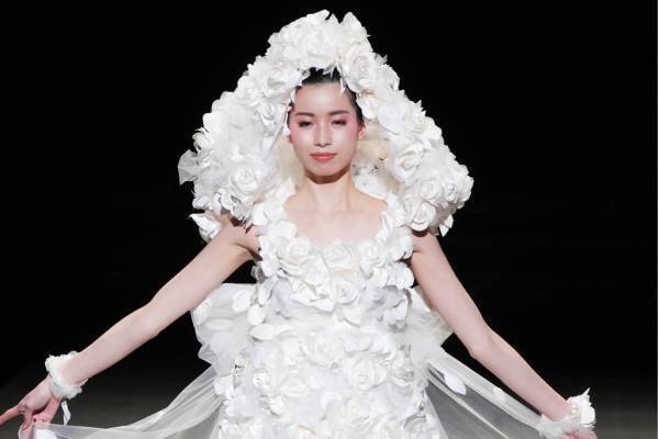 ユミカツラ 2024-25年秋冬コレクション - バラと共に歩んだ60年