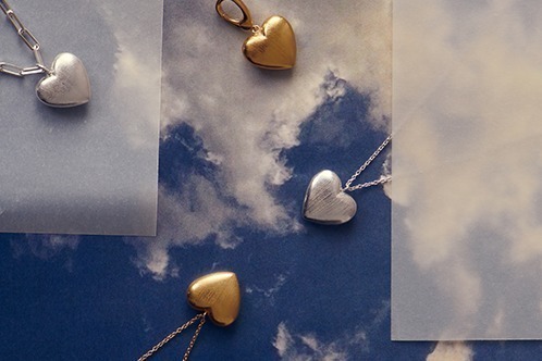 マリハ“ぷっくり”ハートモチーフのお守りジュエリー、マット質感のネックレス＆ゴールドピアスなど