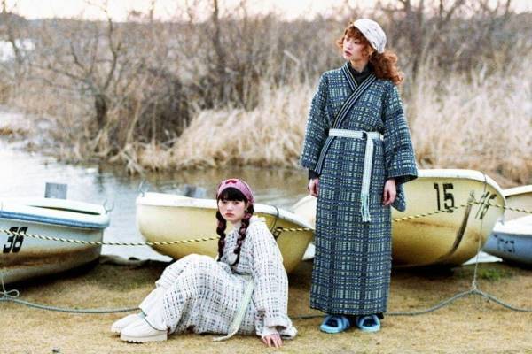 キモノ バイ ナデシコ24年春夏、“洋装にも合う”ニットゆかた＆割烹着風シアーワンピースなど