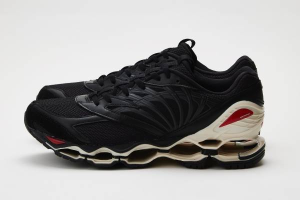 ミズノ×グラフペーパーのコラボスニーカー第5弾、“墨”着想カラーの「ウェーブ プロフェシー LS」