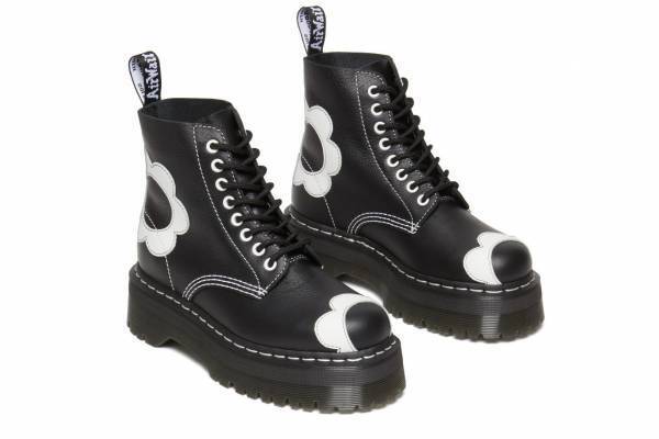 ドクターマーチン“モノトーン×フラワーモチーフ”新作シューズ、花アップリケを飾ったブーツなど