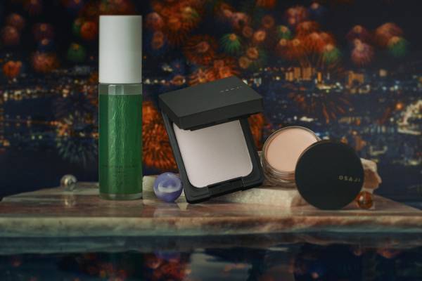 オサジ24年夏コスメ第2弾、“多色ラメが煌めく”バームコンシーラー＆精油香るフィックスミスト