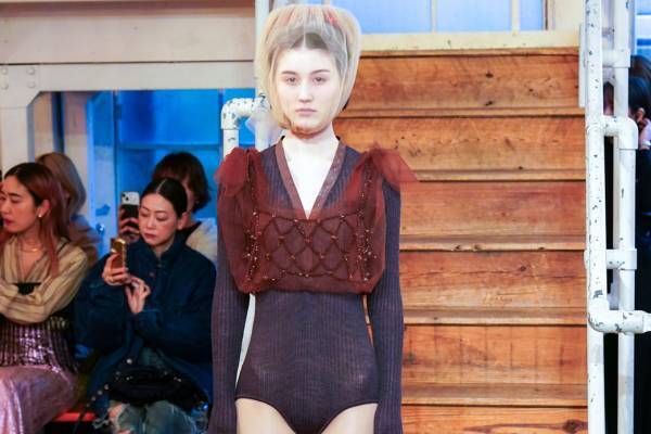 チカ キサダ2024年秋冬コレクション -「砂漠の花」日常着とダンスの融合