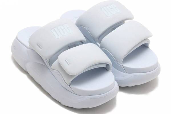 UGG24年夏、“ふわふわ”ストラップのスライドサンダル＆夏フェス着想カラーの厚底サンダル