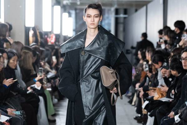 ハルノブムラタ 2024年秋冬コレクション - 簡潔さのなかに浮かび上がる人間味