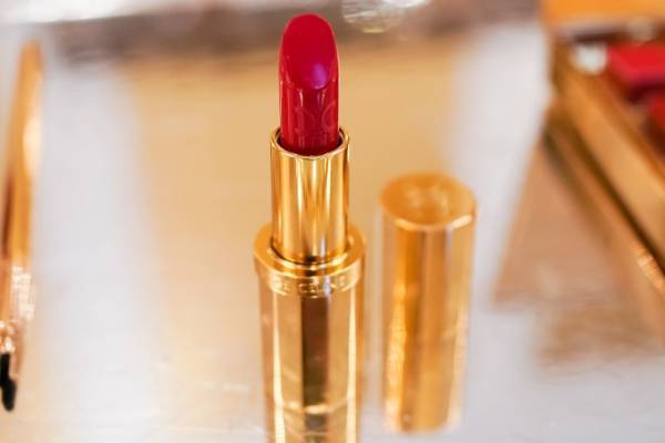 セリーヌ初のコスメライン「セリーヌ ボーテ」誕生、第1弾はクラシックレッドの香り付きリップ