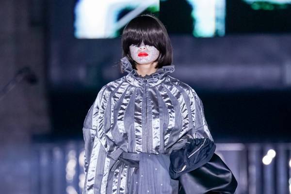 ミキオサカベ 2024-25年秋冬コレクション - 装飾的なファッションで紡ぐ物語