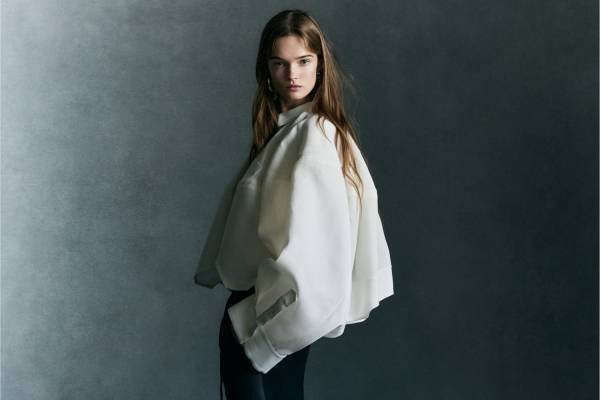 sacaiの24年春夏ウィメンズ、ラウンドシルエットのジャケット＆バルーンスリーブのジャカードニット