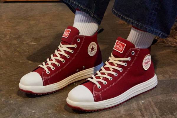 コンバース「コカ・コーラ」コラボスニーカー、“ロゴワッペン”付き安全靴「オールスターPS HI」など