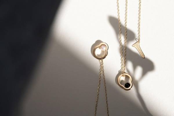 ヒロタカ“キャビア”着想の新作ジュエリー、真珠orオニキスが艶めくネックレスやピアスなど