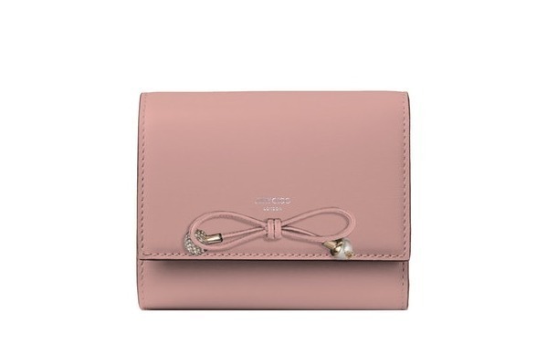 ジミー チュウ24年夏バッグ＆革小物、ゆったり横長フォルムのショルダーや“結び目”モチーフの財布