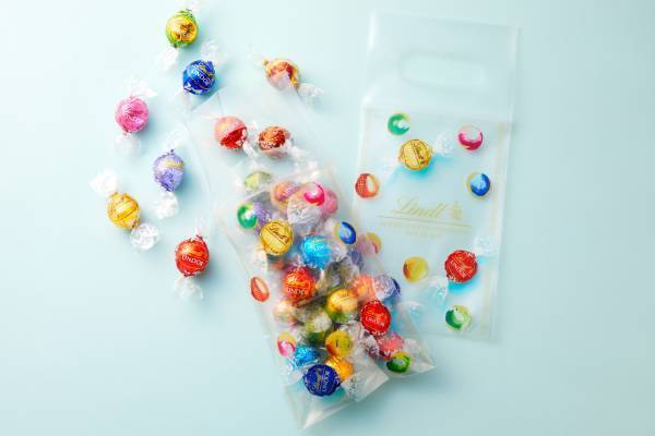 リンツのチョコレート詰め放題イベント、人気チョコ「リンドール」の限定“ラズベリー＆チーズケーキ”味も