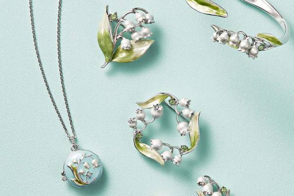 ヴァンドームブティック24年春“すずらん”モチーフのパールアクセ、煌めくバロックパールのネックレス