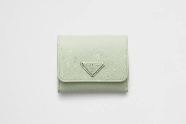 プラダ24年春夏レディース財布、“パステルカラー”の三つ折りレザー財布＆ミニコインケースなど