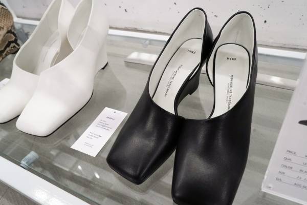 ハイク×ビューティフル・シューズ、“パイソン柄”ミュール＆サイドゴアブーツ