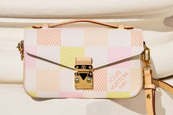 ルイ・ヴィトン24春夏レディースバッグ、“パステル調”ダミエ・キャンバスの「オンザゴー」や「アルマ」