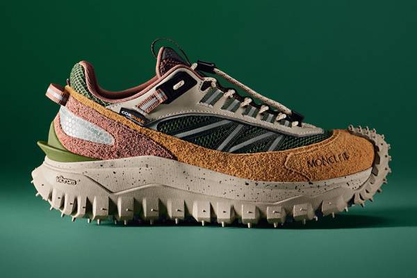 モンクレール「トレイルグリップ」“ソックス型ニットアッパー”のスニーカー＆撥水メッシュのサンダル