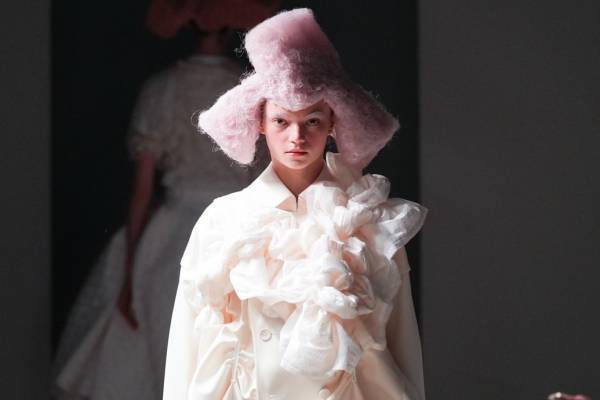 タオ 2024-25年秋冬コレクション、「白」が描くハピネス