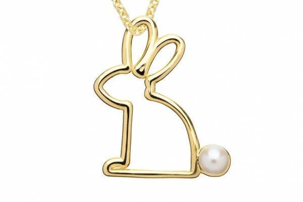 アリータの「イースター」ジュエリー、“淡水パール輝く”ウサギ＆ニンジンモチーフのネックレス