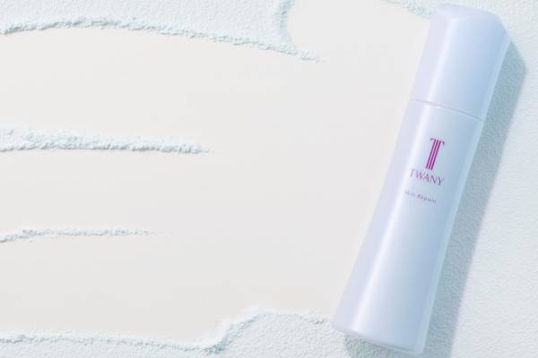 トワニー24年夏スキンケア、“洗顔後に角栓をさっぱりオフ”ふきとり化粧水でうるおう透明肌に