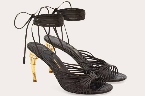 フェラガモの24年春夏新作ウィメンズシューズ、“ケージ状ヒール”のコードサンダル＆ミュール