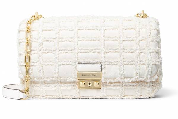 マイケル・コース「トライベッカ」24年春夏新作“ホワイトデニム”のキルティングバッグ、銀座店限定で