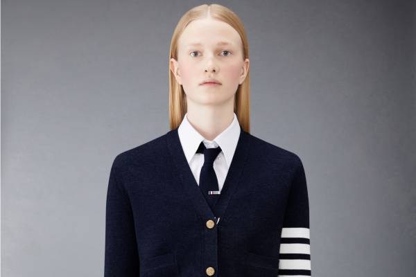 トム ブラウン“4BAR”ストライプのカーディガン、北海道初の期間限定ストアが大丸札幌店で