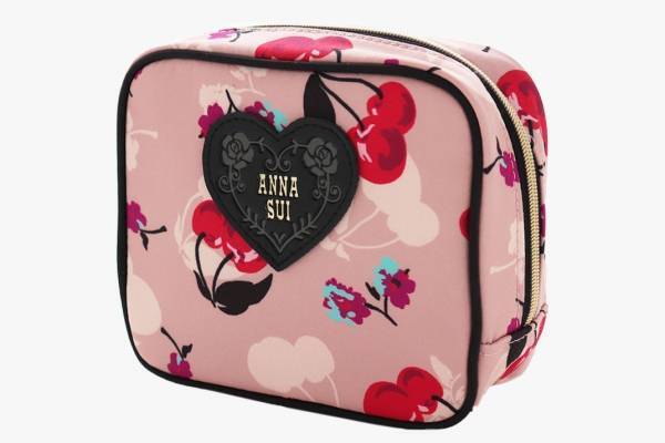 アナ スイ「チェリー」モチーフのウェア＆雑貨、“ぷっくりビーズ”のチェリー柄トートバッグなど