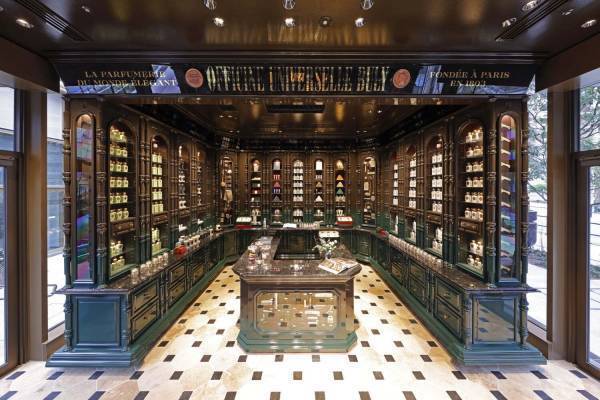 オフィシーヌ・ユニヴェルセル・ビュリーの新旗艦店が麻布台ヒルズに - コスメや香水、美容道具が集結