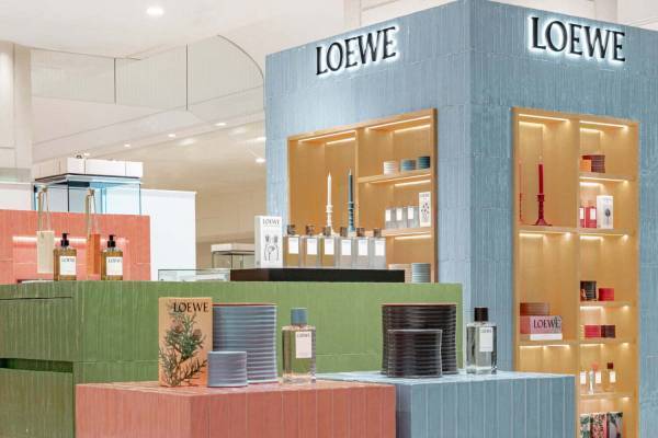 「ロエベ パルファム」九州初店舗を福岡岩田屋に、10種の香水「ボタニカルレインボー」など全製品を網羅