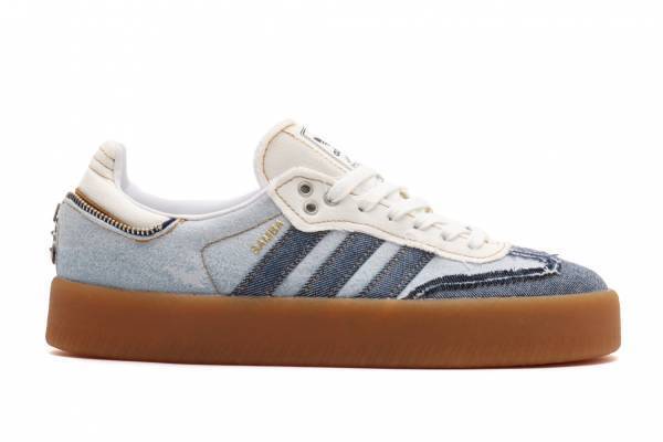 アディダス オリジナルス×アトモス ピンク「サンベイ」新作、“ジップ付き”ユーズド風デニムアッパーで