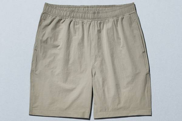 ファミリーマート「コンビニエンスウェア」24年春、ショートパンツ新色ベージュや洗えるキャップなど