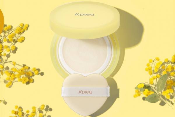 アピュー24年春夏ベースメイク“ミモザ香る”フェイスパウダー、輝くラメで立体的なサラサラ肌へ