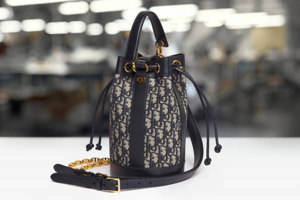 ディオール新作ウィメンズバッグ「ディオール バックパック」ディオール オブリークや艶やかレザーで