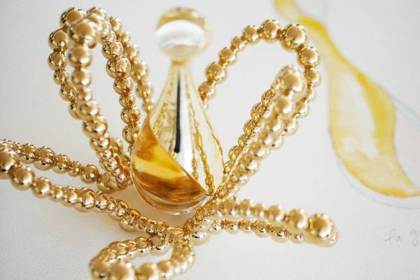 ディオール24年夏フレグランス「ジャドール ロー」“ゴールドビーズ輝く”フラワー型ケース付きで