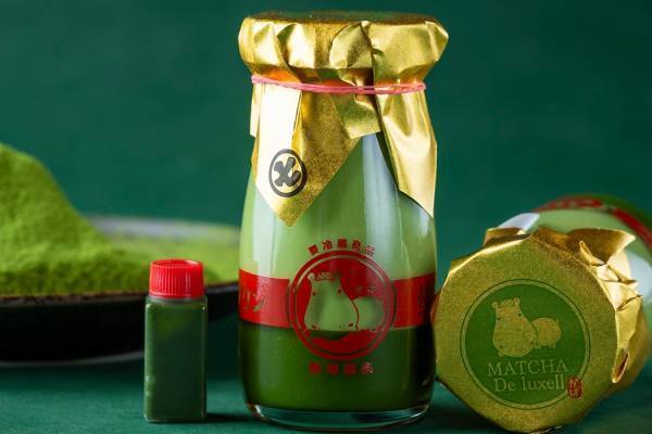 プリン専門店「熱海プリン」丸七製茶の“濃い”抹茶＆ほうじ茶プリン、追いソースでリッチな味わいに