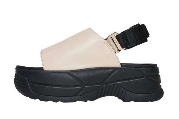 シャカの厚底サンダル「バケイチャンキー」レザー風アッパーでスポサンをアレンジ