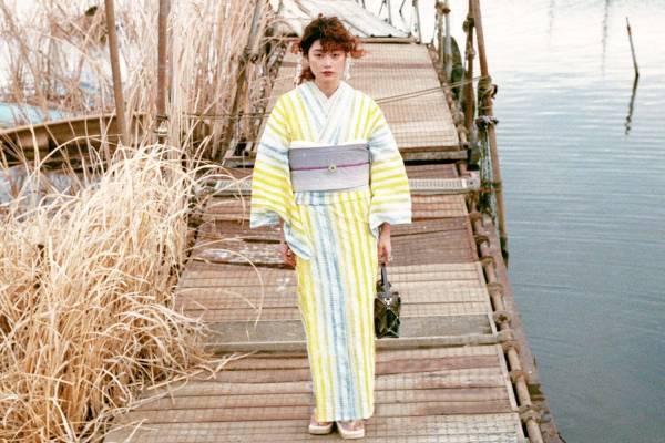 キモノ バイ ナデシコ24年春夏、“花”イメージの墨流し染めきもの＆ふわりと浮き出る星柄浴衣