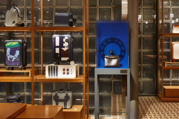 銀座メゾンエルメスの2024年プロジェクト「ランタンエルメス」4月は著名人らの“愛用品”を紹介