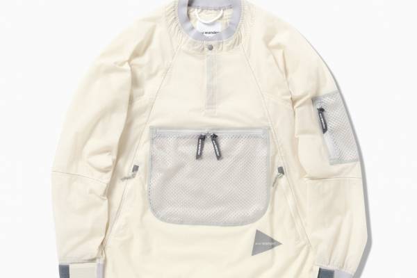 アンドワンダーの水遊び可能な撥水ジャケット、通気性抜群のストレッチパンツやサップボードなども