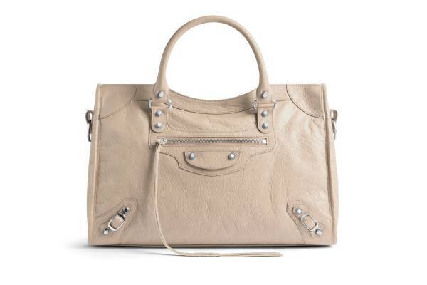 バレンシアガ「ル シティ」バッグ復活、経年変化を帯びるレザーにバックル＆スタッズを配して