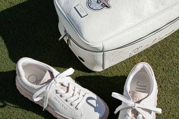 ジミー チュウ / マルボンゴルフ初コラボ、ダイアモンドソールのシューズやモノグラムのゴルフバッグ