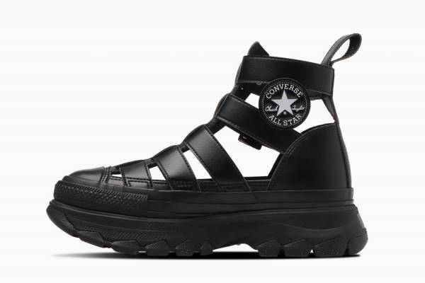 コンバース「オールスター アール」厚底グラディエーターサンダル、レザー風アッパーで
