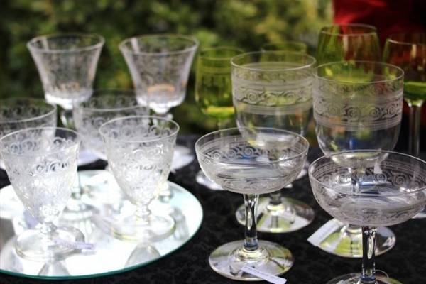 「第21回 代官山 蚤の市」アンティークショップ約50店が集結、クスミティーのハーブティーも