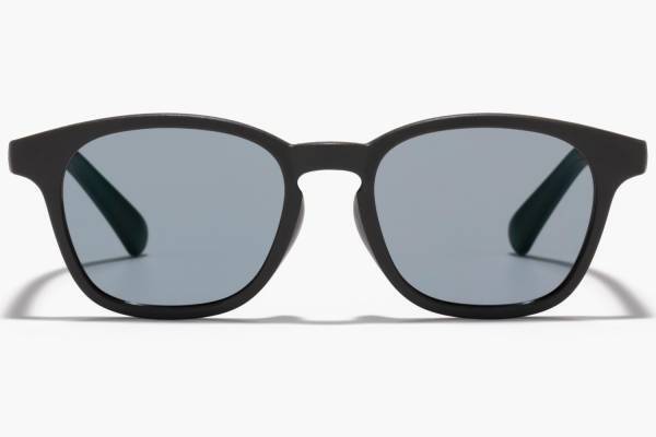 JINS×スノーピークのサングラス、快適に運転できる「ドライブデイレンズ」＆“オールラバー”設計